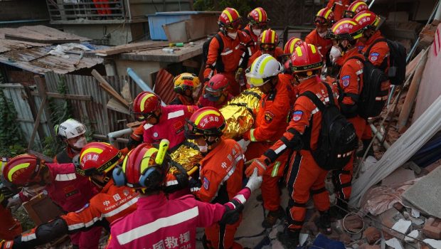 缅甸7.9级地震，已致3354死220人失踪，中国第三批救灾物资抵达