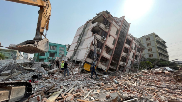 缅甸地震 | 逾3500死653获救，降雨高温增救援难度