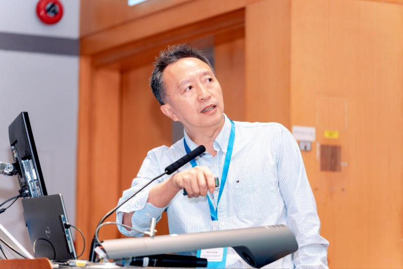 严洁教授做报告