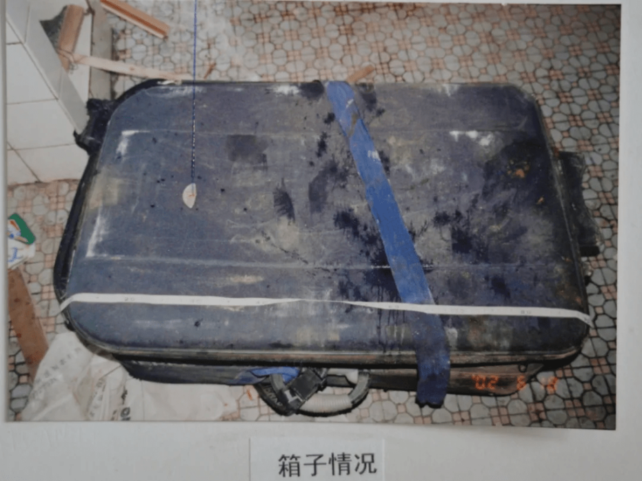 警方在行李箱内发现一具高度腐烂女性尸体。