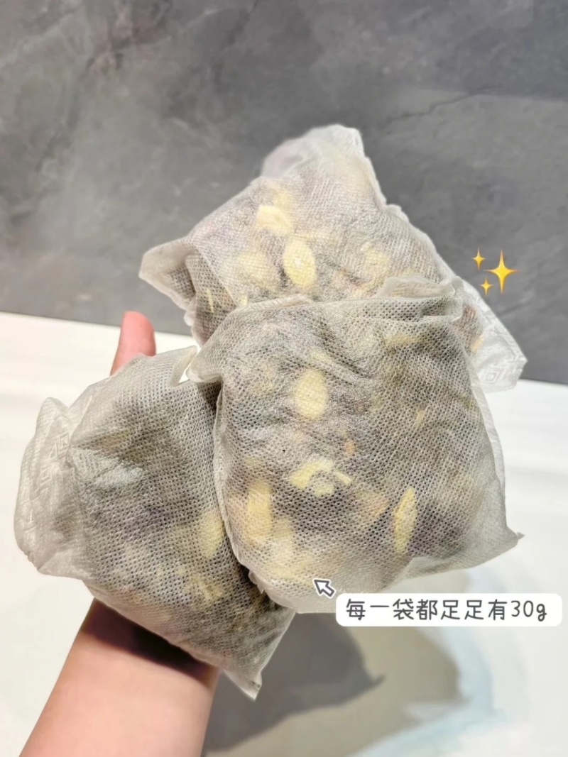近年内地掀起一股使用“中药泡脚包”泡脚的热潮(图片来源:小红书) 近年内地掀起一股使用“中药泡脚包”泡脚的热潮(图片来源:小红书)