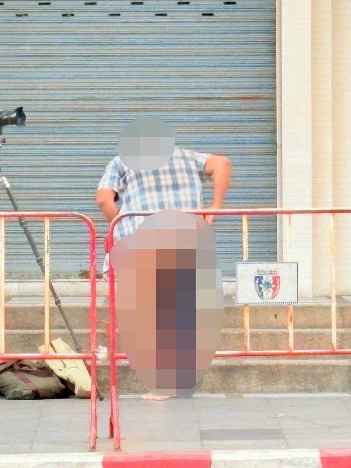 二人光天化日下在街头作出性行为。 二人光天化日下在街头作出性行为。
