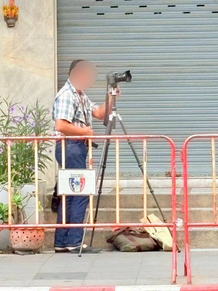男方设置脚架拍下过程 男方设置脚架拍下过程