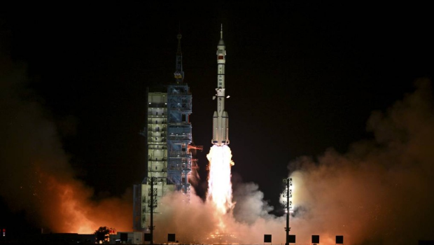 2024年10月30日，搭载神舟十九号载人飞船的长征二号F遥十九运载火箭在酒泉卫星发射中心点火发射。
