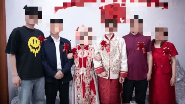 申某某与尹某某“举办婚礼”，怎料外家亲戚全是假。