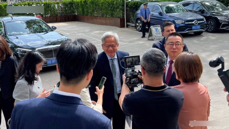 英伟达CEO黄仁勋时隔3个月再访京。玉渊谭天