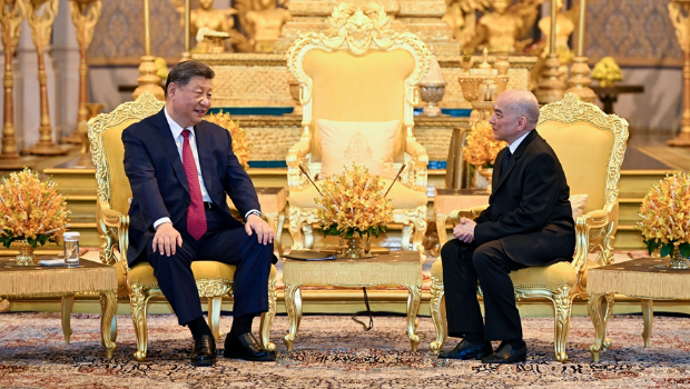 4月17日下午，柬埔寨国王西哈莫尼同中国国家主席习近平在金边王宫举行会见