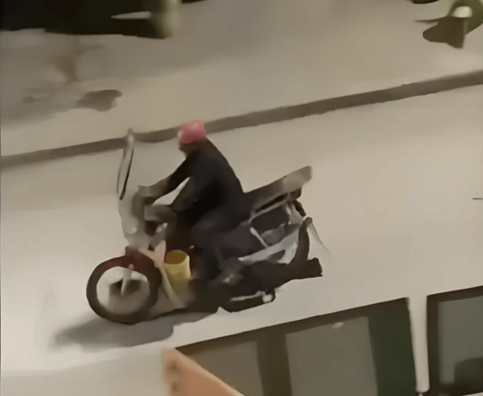男疑凶被闭路电视拍下的身影。