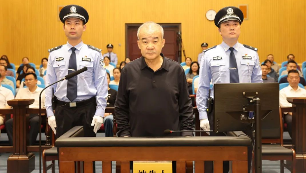 疆维吾尔自治区政协原副主席窦万贵受审