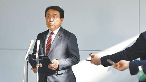 ▲日本经济再生大臣赤泽亮正赴美谈判关税，18日返回日本。（路透）