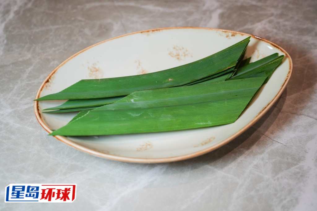 加入斑兰叶烹调。