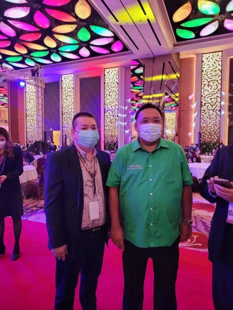 廖某与不同政商界猛人合照流出。facebook@Boy Arsenio Evangelista