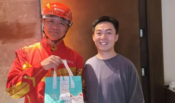 刘强东回忆给物流老兄弟们敬酒