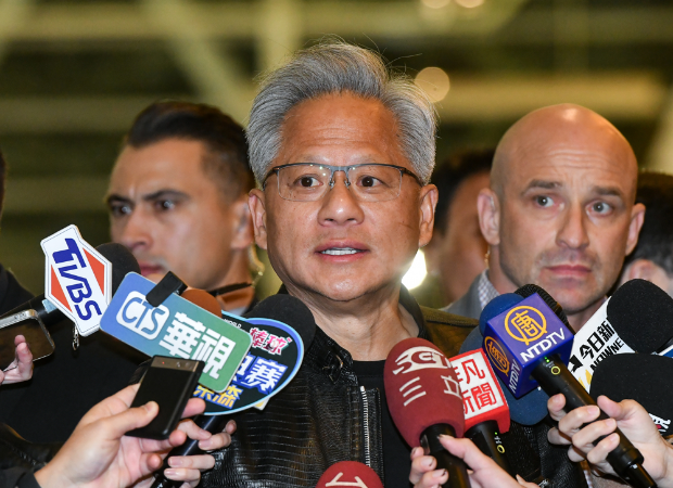 英伟达中国市场受到H20禁令严重冲击，考验执行长黄仁勋的解危能力与经营智慧。