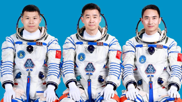 神舟二十号航天员陈冬（中）、陈中瑞（右）、王杰。