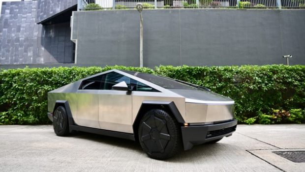 电动车巨无霸Tesla Cybertruck香港试驾│600ps马力四驱Pickup电动货车，不锈钢防弹车身