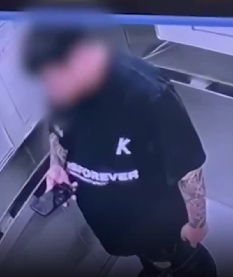 其中一名被拘疑犯。