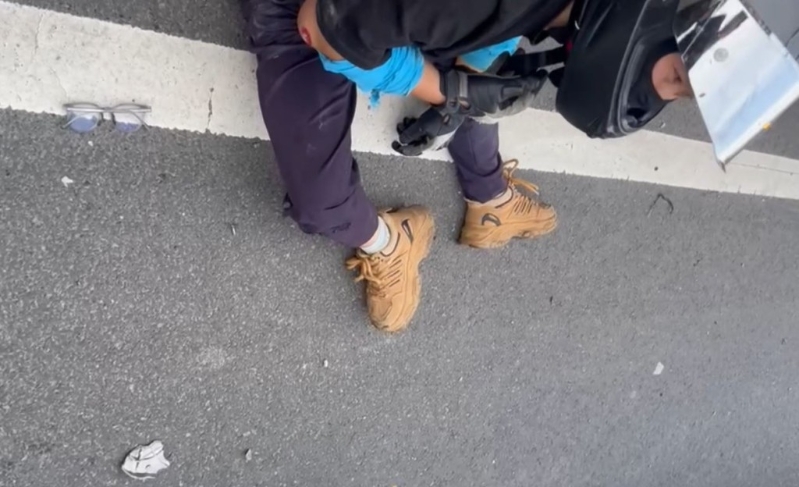电动车司机手臂被撞至骨折