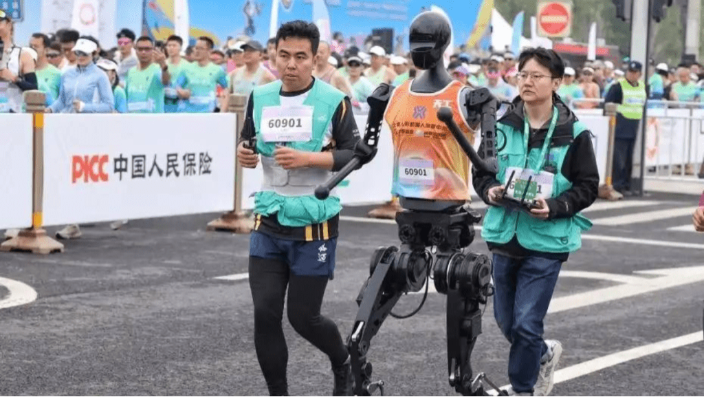 天工Ultra机械人获半马冠军，小米、优必选为股东。