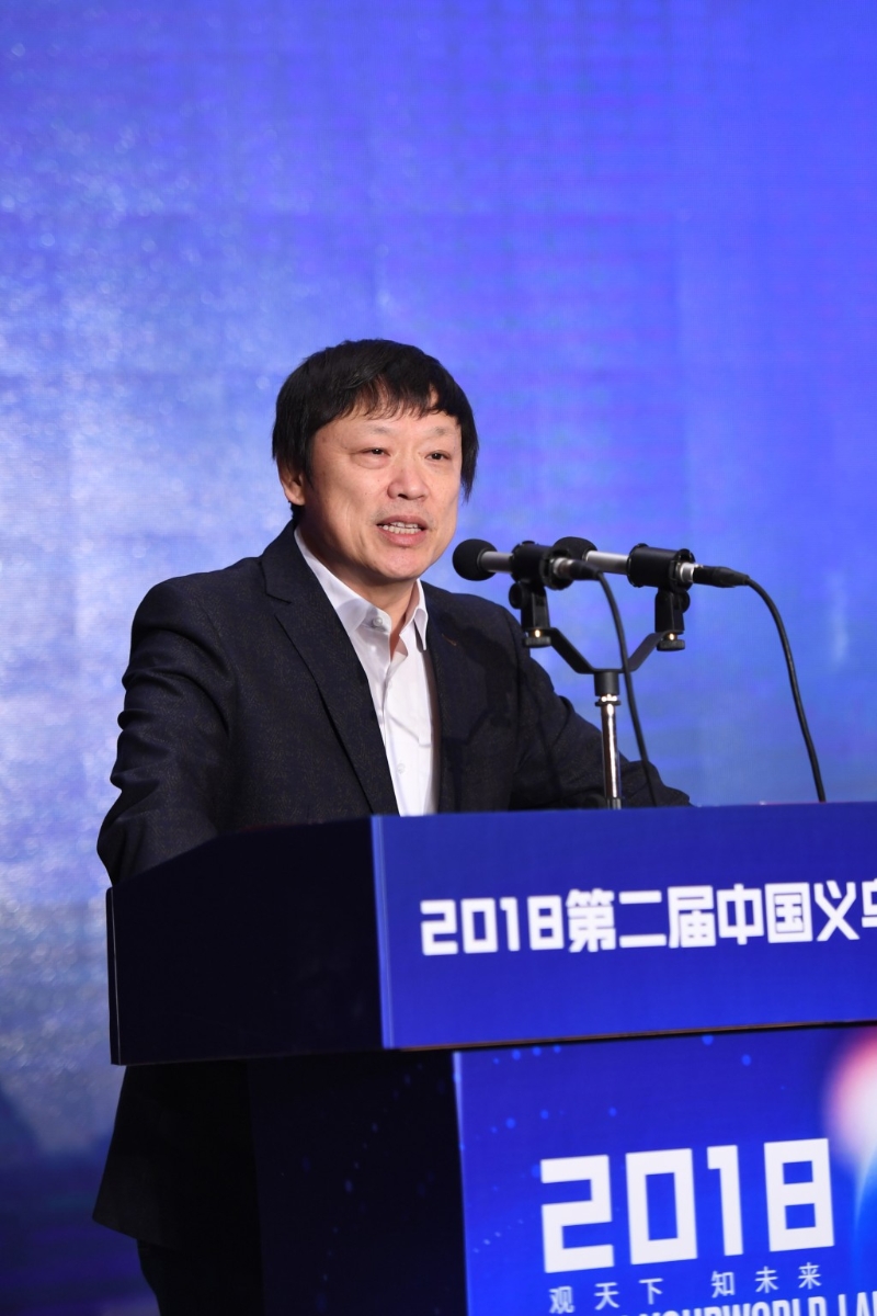 胡锡进。