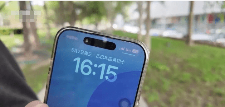 民众手机上出现了5G-A信号。 央视.png