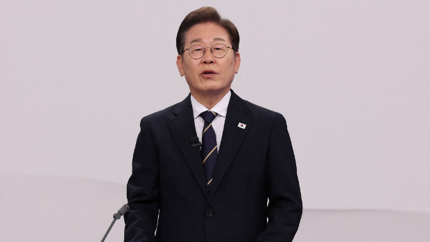 民调领先的在野共同民主党候选人李在明。路透社