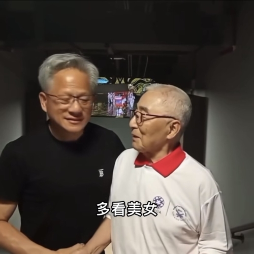 林友茂幽默回答：“多看美女。” facebook张哲生