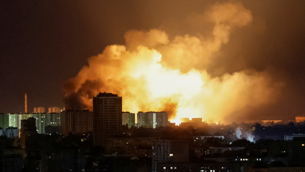 2025年5月24日，俄罗斯无人机和导弹袭击乌克兰基辅，引发剧烈爆炸。