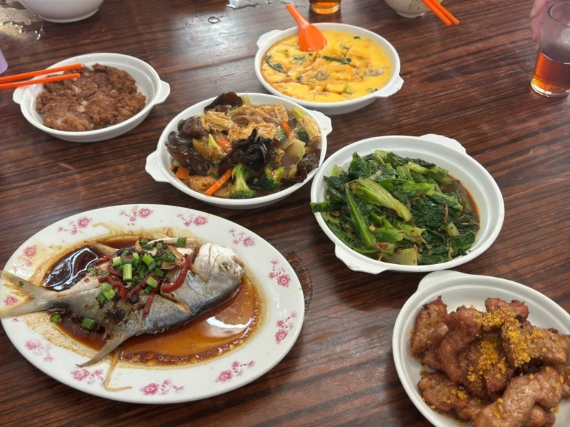 大赞其出品可被称为“隐世美食”，不但价钱超值，食物更是即叫即做，锅气十足