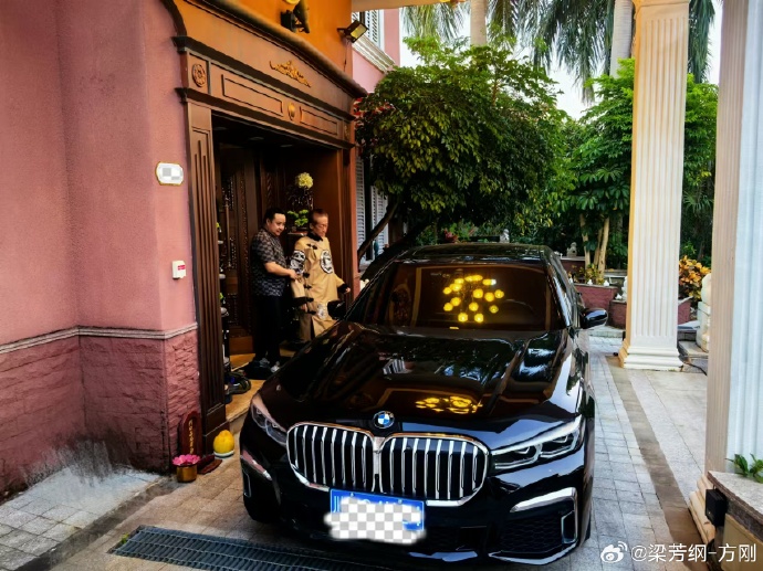 方刚出入有家人照顾。