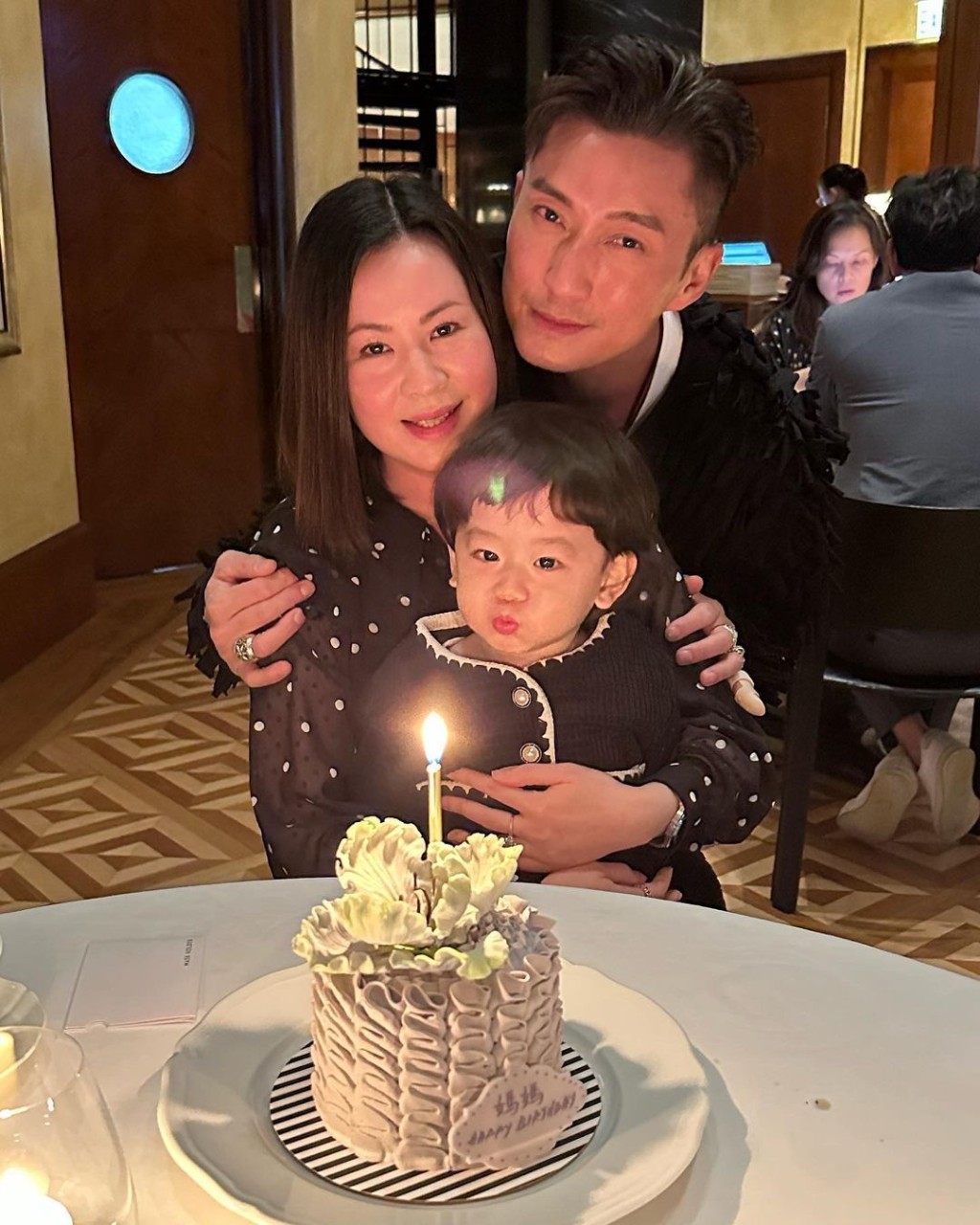 陈山聪与太太育有一子。 陈山聪与太太育有一子。