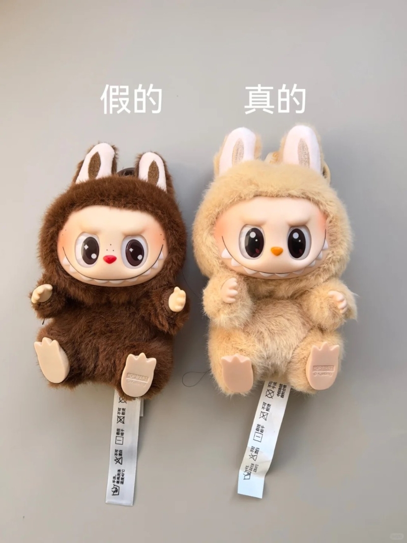 网友展示真假Labubu对比图。小红书@美美袋鼠