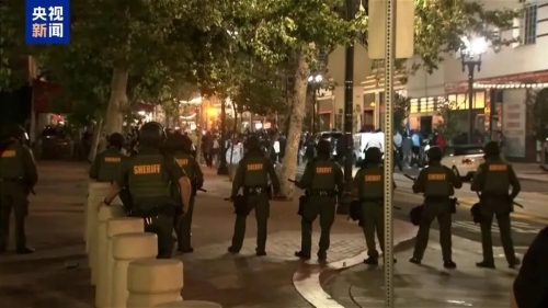 警察