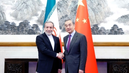 王毅与伊朗外长阿拉格齐通电话，谴责以色列侵犯伊朗主权。 外交部资料图片