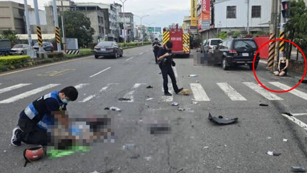 台南母女双载上工遭撞飞，肇事女驾驶崩溃跪地。