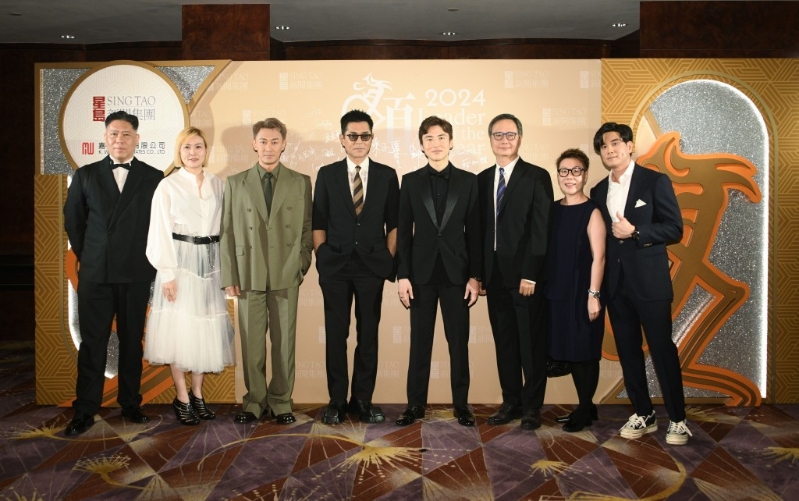 星岛新闻集团主席蔡加讚（右四）与《九龙城寨之围城》电影团队合照。