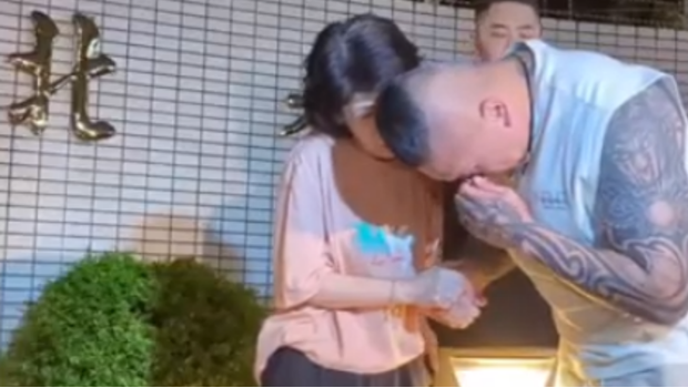 “馆长”赴北所声援柯文哲，鼓励陈佩琪。