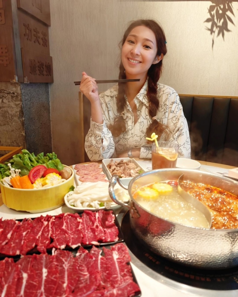阿七吴嘉仪食一餐丰盛嘅火锅，有如充电。