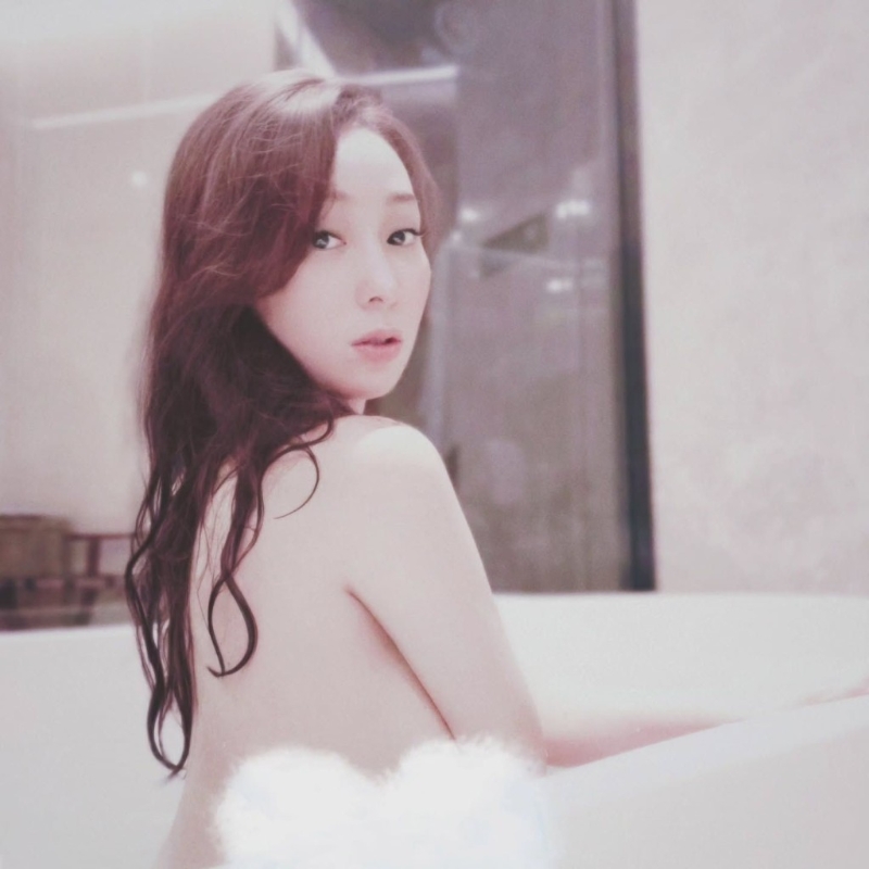 阿七吴嘉仪已非第一次分享出浴照。