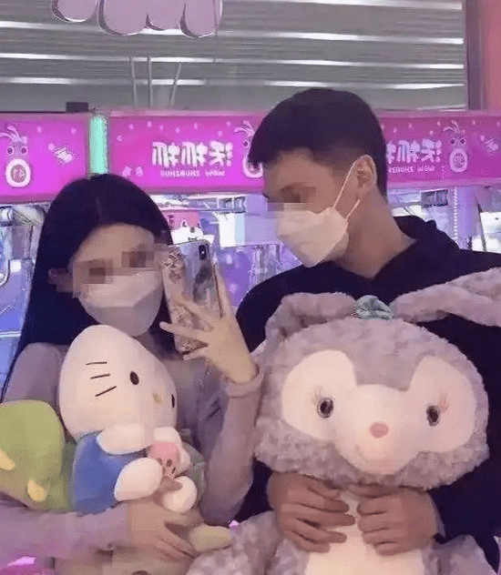 “前总监”包养逾200美女？