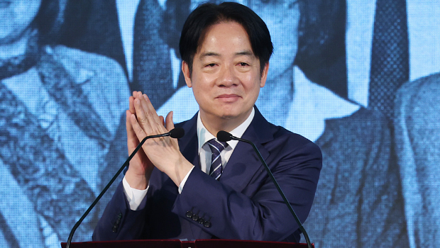 图为身兼民进党主席的“总统”赖清德出席民进党“全代会”