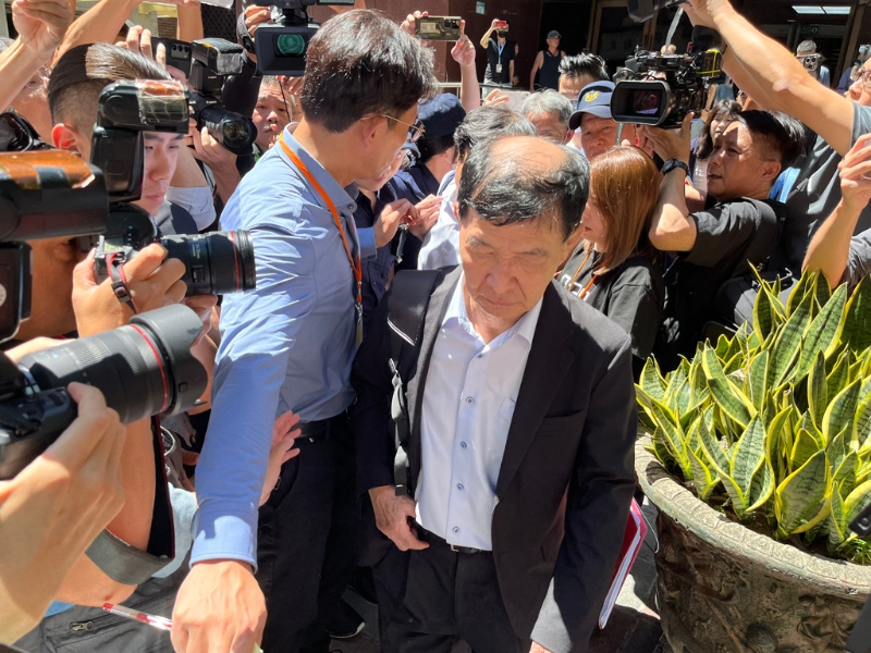 开庭前妻子高雄坠楼身亡！ 彭振声接获噩耗号立即请假搭车离去。