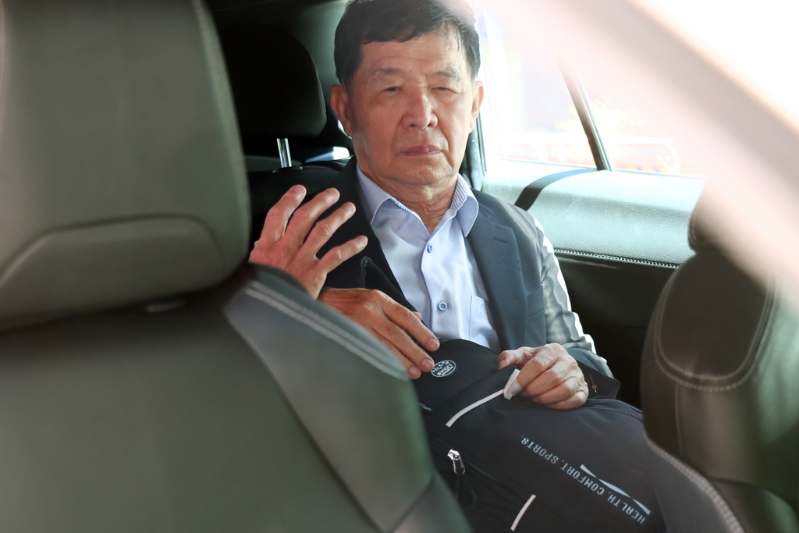 台北地院审理京华城案，1日提讯羁押中的柯文哲、沈庆京，进行一整天的勘验同案被告、前北市副市长彭振声接受检方讯问时录像内容。