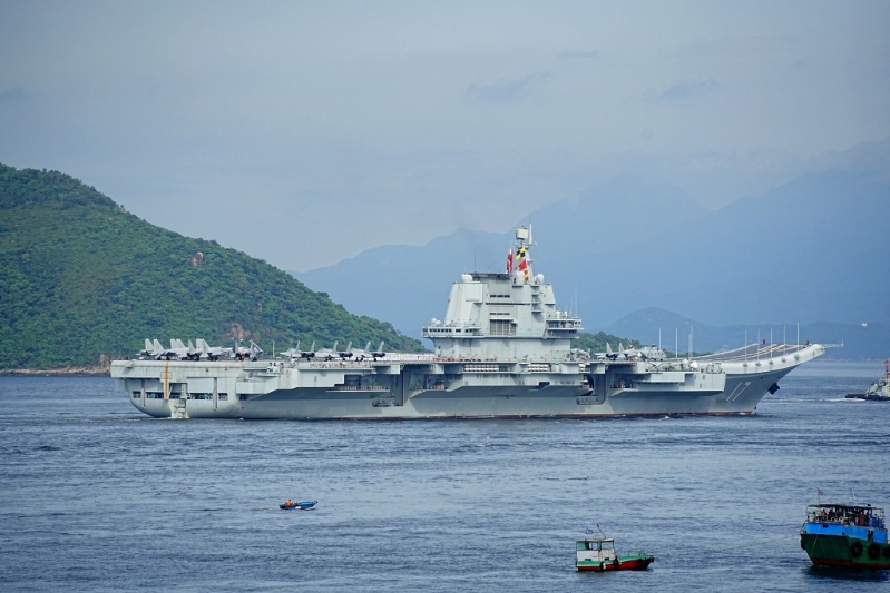 山东舰 - 山东舰航母编队访港。5.jpg