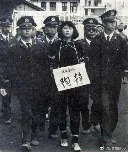 陶静天生靓丽，但因家庭缺爱，误入歧途，最后成为最美贩毒死刑犯。
