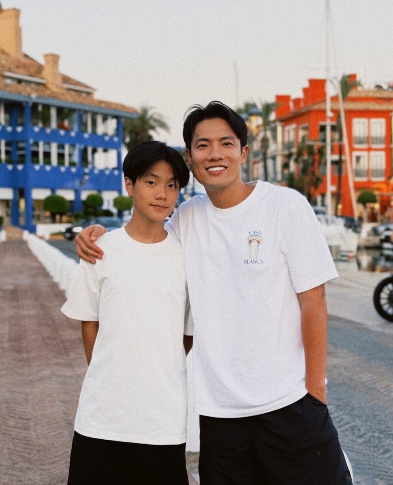 杨千嬅婚姻美满，她于2010年与丁子高结婚，儿子丁进诺（Torres）已经13岁。