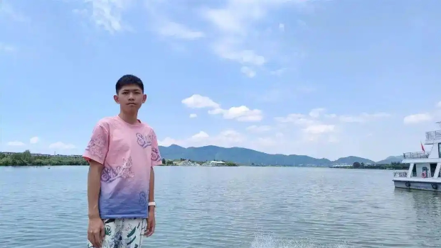 胡一啸 胡一啸