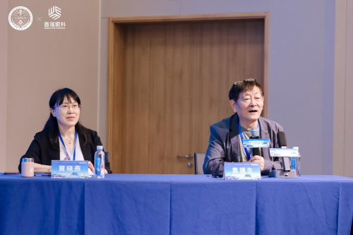 左：深圳市第二人民医院窦晓燕教授  右：昆明普瑞眼科医院袁援生教授