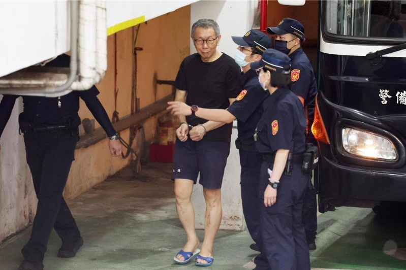 台北地方法院审理京华城案7日提讯民众党前主席柯文哲。