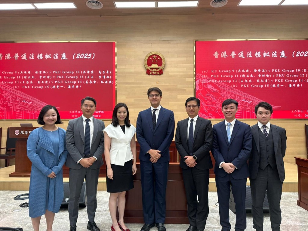 大律师公会与北京大学法学院合办的《普通法精要．公法》课程踏入15周年，毛乐礼早前在北京出席新一届课程结业礼。